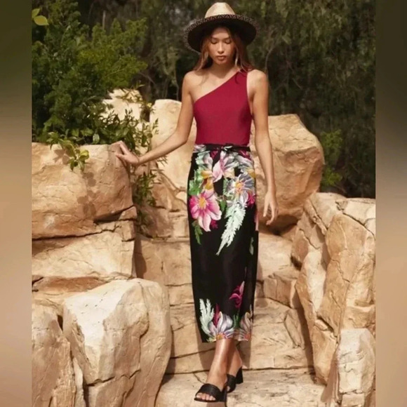 Walter Baker Corsica Sarong Grand
Magnolia O/S NWT MRSP $148 So Versatile - Picture 2 of 7